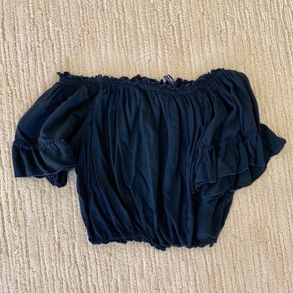 Brandy Melville off the shoulder crop top - Picture 1 of 3